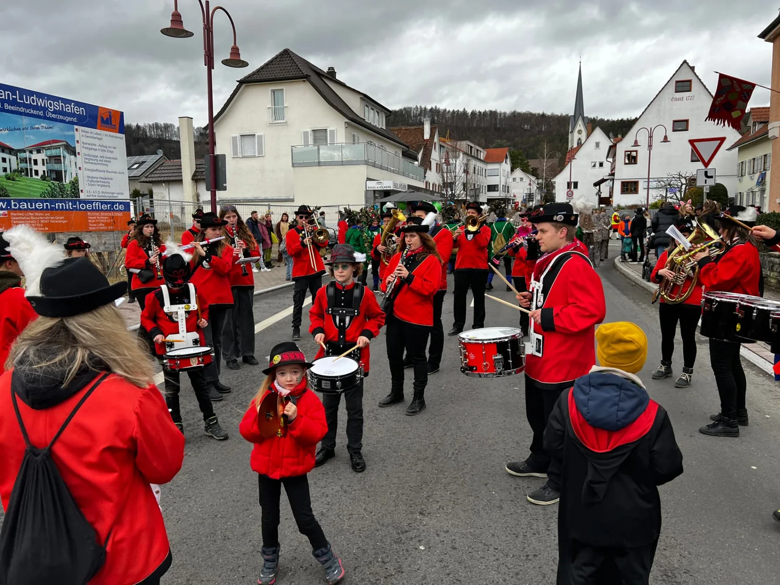 Fasnet mit dem Musikverein auf den Straßen